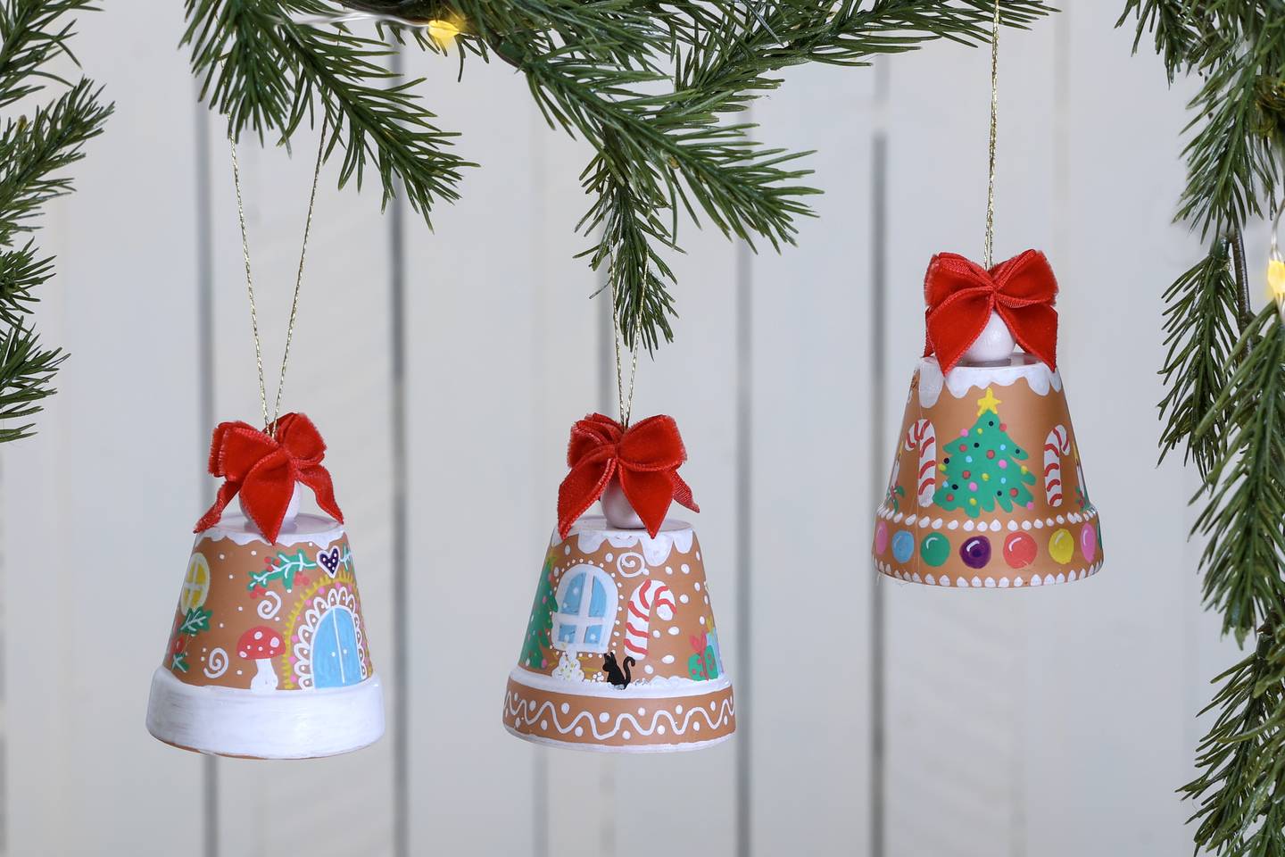 Måla minikrukor till små pepparkakshus