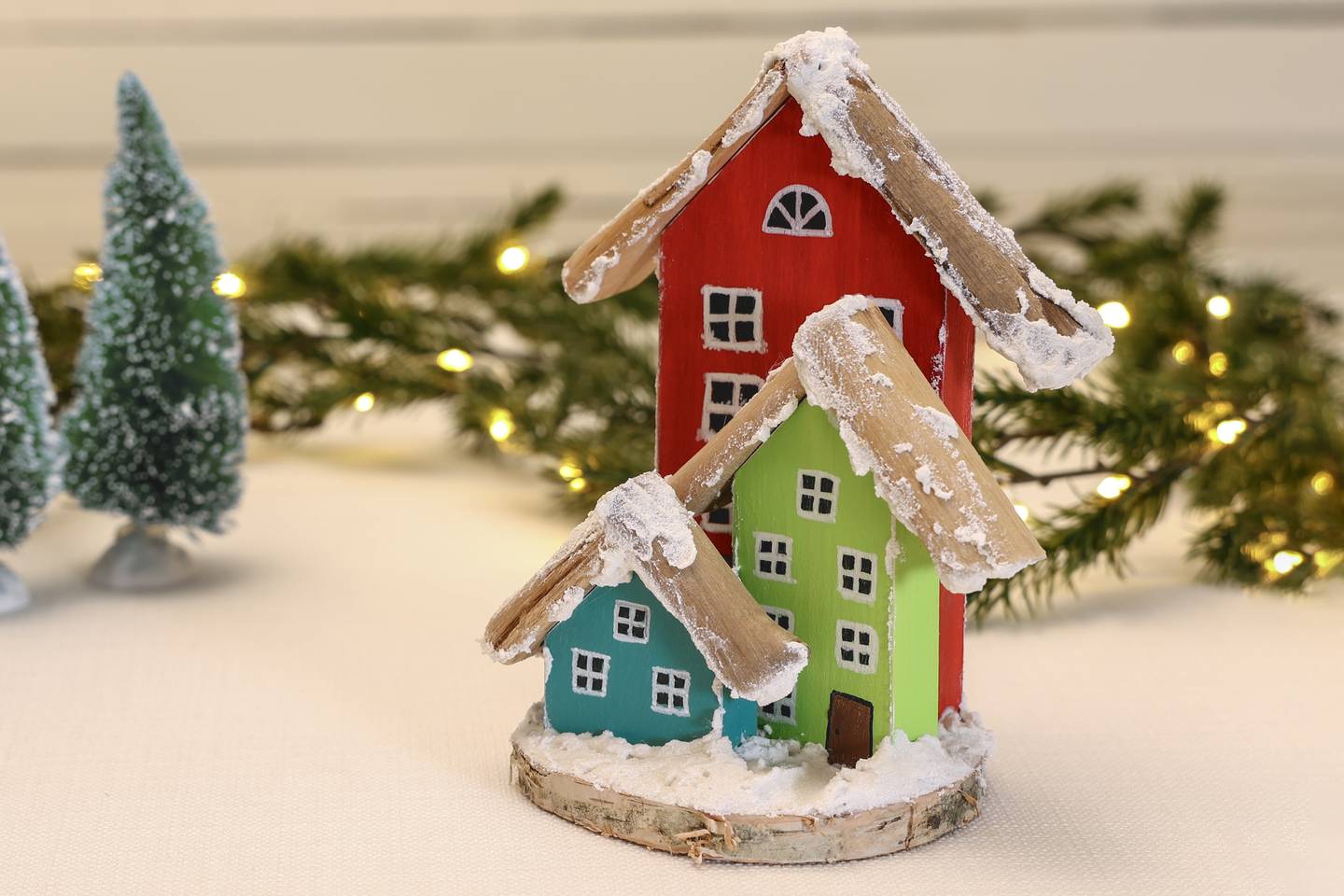 M&aring;lade hus i vinterlandskap