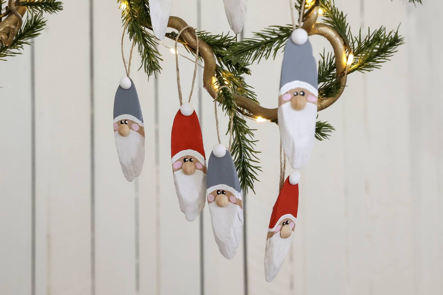 M&aring;lade tomtar till julgranen