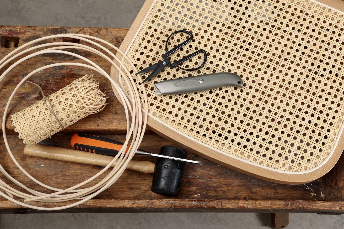 Renovera stol med trasig rottingv&auml;v