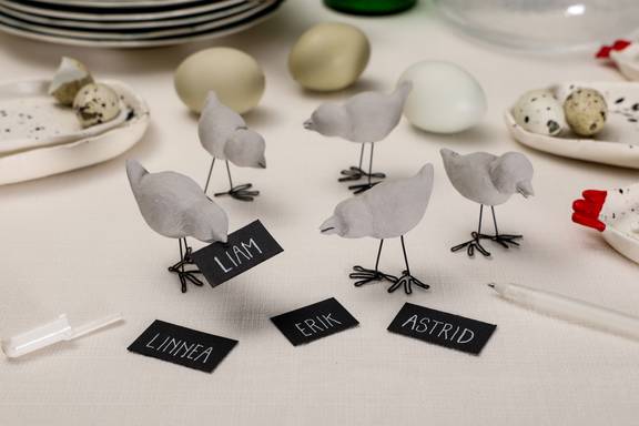 Forma kycklingar till p&aring;skbordet