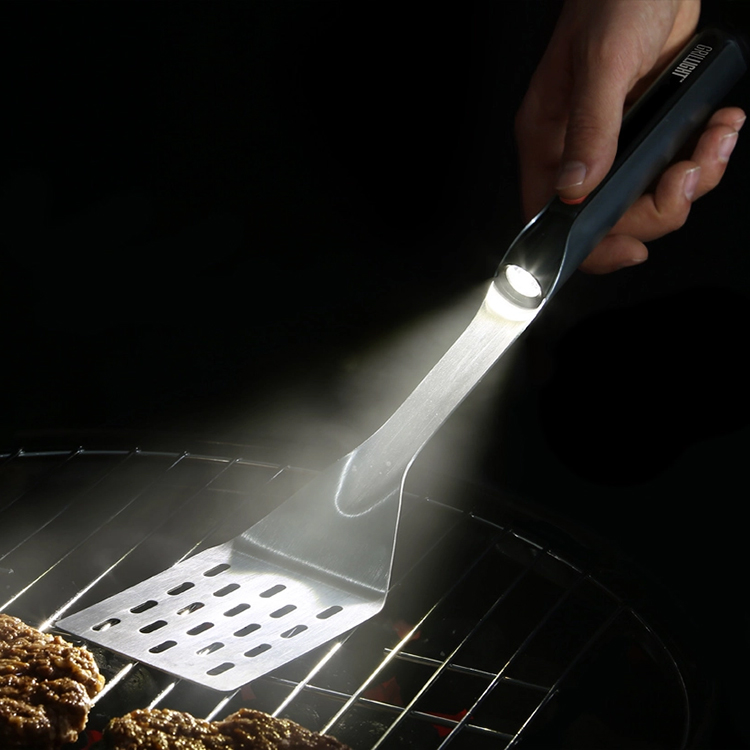 Grillverkt&oslash;y med lys