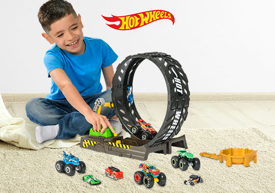 Hot Wheels Monster Trucks Epic Loop Challenge Playset with 8 Die-Cast Cars