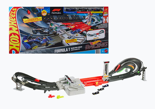 Hot Wheels Racing Formula 1 Grand Prix Circuit Track Set with 3 Die-Cast Cars