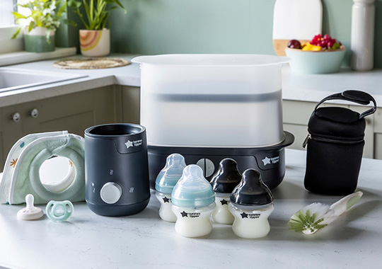 Tommee Tippee Complete Feeding Set with Electric Steam Steriliser 12 Piece Black
