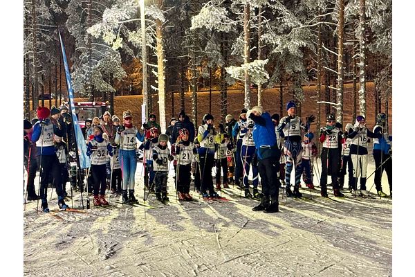 Mukavaa perheen yhteistä aikaa yhdessä hiihtoladulla