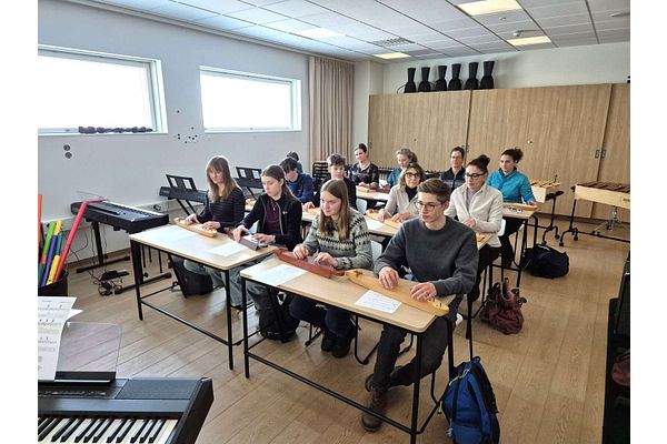 Sotkamon lukio-kirjaston rakennus tuo opiskeluun rauhallisuutta ja harmoniaa, arvioivat eurooppalaiset opettajat