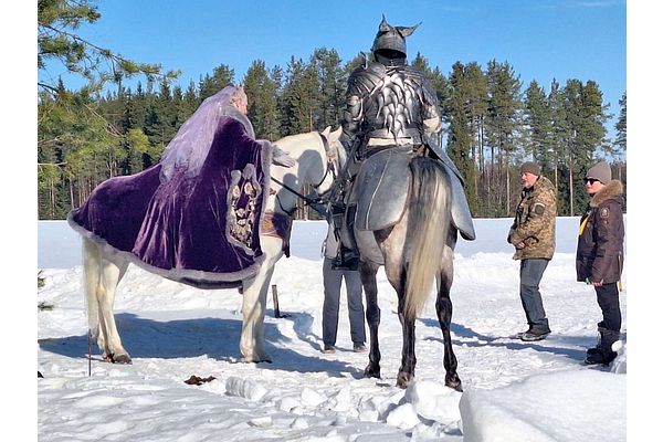 Dracula kuvattiin talvisissa maisemissa – Sotkamolainen Eero Vilen kulissien takana suurkuvauksissa