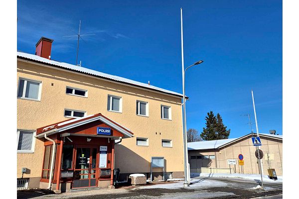 Sotkamon poliisiaseman sulkemista suunniteltiin muutama viikko sitten – Seppo Kemppainen henkilökunnan kanssa vaikutti päätöksentekoon ja asema säilyi