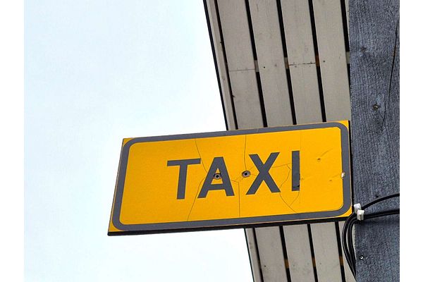 Kysely paljastaa: Iso osa vastaajista ei luota saavansa taksia