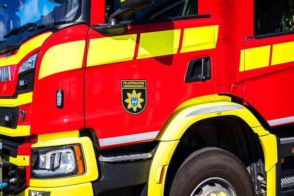 Kaivinkone syttyi palamaan Sotkamossa – tuli levisi viereiseen konehalliin