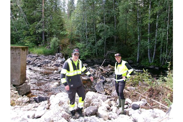 Tipasjoen kunnostustyöt etenevät suunnitellusti – Louhikosken pato on nyt purettu