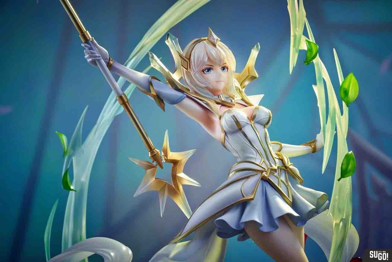 Good Smile Company League of Legends Elementalist Lux 1/7 Scale Figure