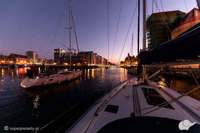 Nocny rejs jachtem po porcie w Gdańsku na wyłączność