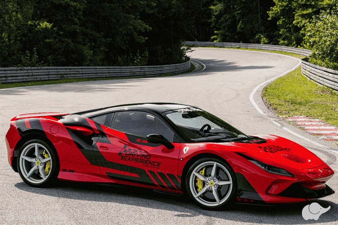 Jazda Ferrari F8 Tributo po wybranym torze 720 KM – najmocniejsze V8!