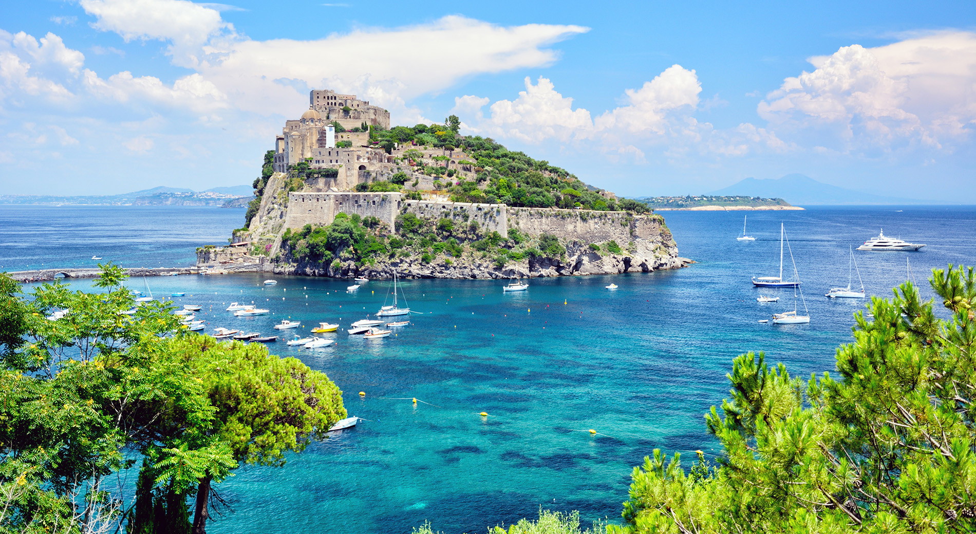 https://cdn.sweetdeal.dk/media/16/ba/80/1728397924/Ischia.jpg?width=3000 