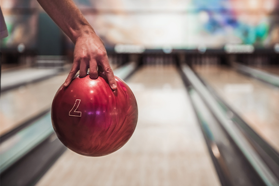 https://cdn.sweetdeal.dk/media/3d/fb/0f/1733147160/sd-bowling-3.png?width=900 