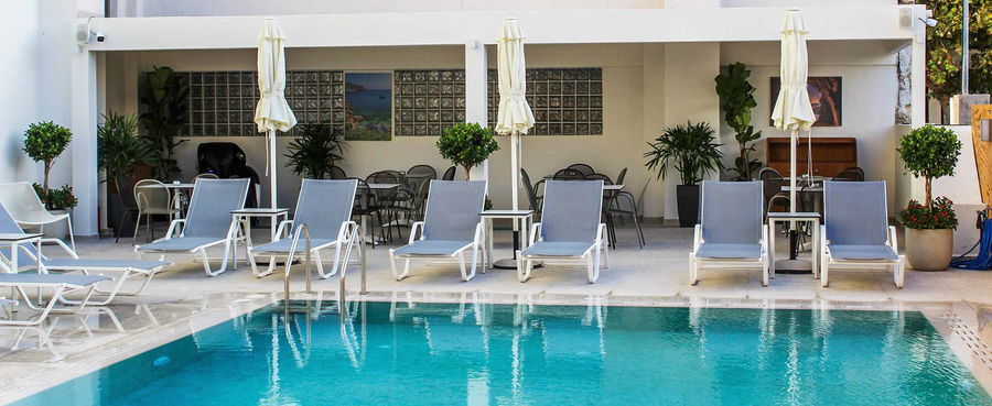 https://cdn.sweetdeal.dk/media/1b/50/64/1733512899/RHO_AcandiaHotel_Pool-1.jpg?width=900 