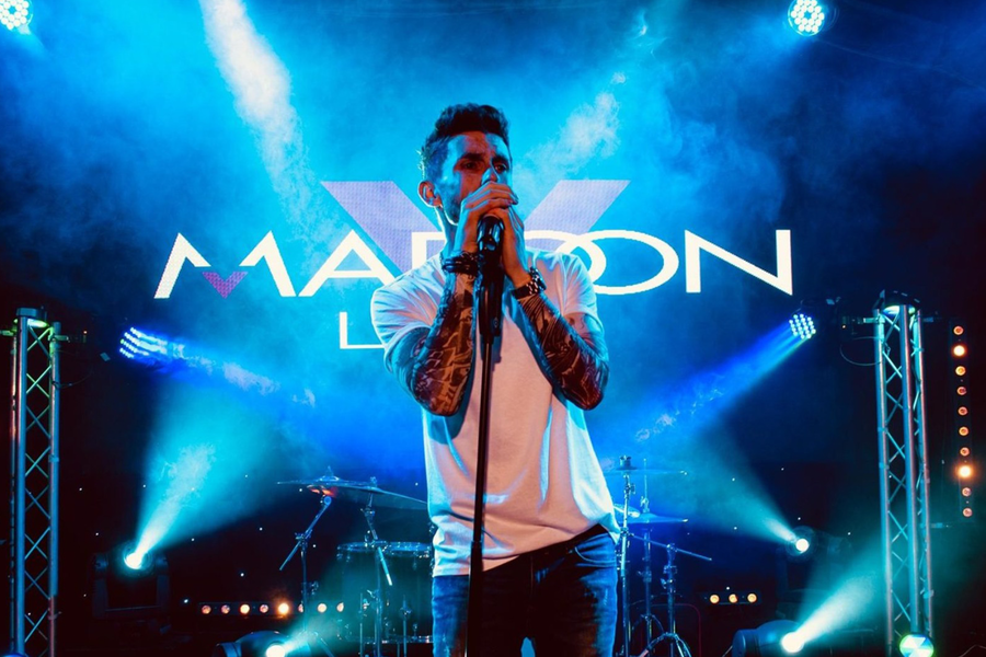 https://cdn.sweetdeal.dk/media/ff/fb/06/1736415307/maroon-5.png?width=900 