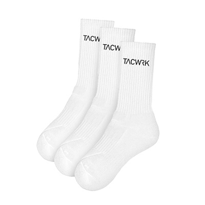 TACWRK Tennissocken im 3er-Pack – ultra-bequem, stylisch und perfekt abgestimmt auf die Taclette. Weicher Materialmix, flexibler Bund und verstärkte Spitze für langlebigen Tragekomfort.