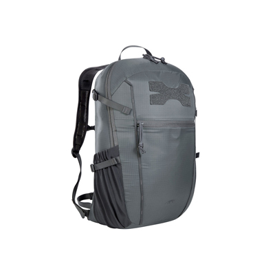 Taktischer Tagesrucksack 20 Lit­er von Tasmanian Tiger in Grau – kompakt, ultraleicht und robust mit ergonomischen Netz-Schultergurten, Front-Reissverschlussfach und Daisy-Chain-Befestigung.