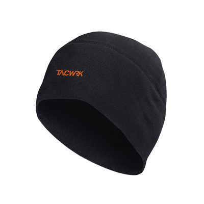 Schwarze Tasmanian Tiger Fleece Cap in TACWRK SMU Edition mit leuchtend orangefarbenem TACWRK-Logo, weiche Mikro-Fleecemütze für warmen Tragekomfort bei kühlen Temperaturen.