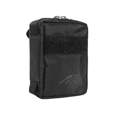 Tasmanian Tiger TT First Aid Mini in Schwarz, kompaktes Erste-Hilfe-Set in robuster Tasche, frontal dargestellt.