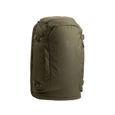Eberlestock Fade Adapt Rucksack in Oliv, frontale Ansicht eines taktischen 40L EDC-Rucksacks mit cleanem Low-Profile-Design, robustem Ripstop-Nylon, strukturiertem Boden und minimalistischer Außengestaltung für zivilen Einsatz.