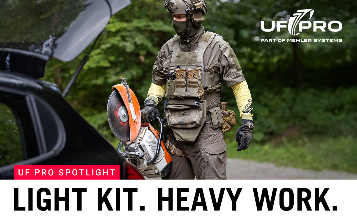 Einsatzkraft mit taktischer UF PRO Bekleidung und Schutzausrüstung im UF PRO Markenshop