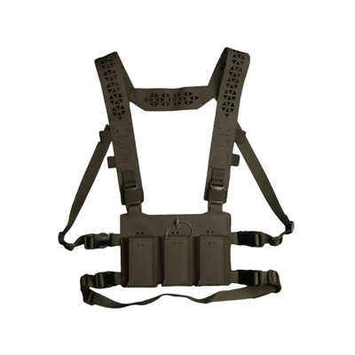 Black Trident SICARIO Micro Chest Rig in Ranger Green - minimalistisches, modulares Chest Rig mit drei Magazintaschen.