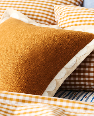 Scallop embroidered cushion 50x50cm