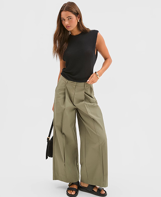 Lily Loves extended shoulder knit top