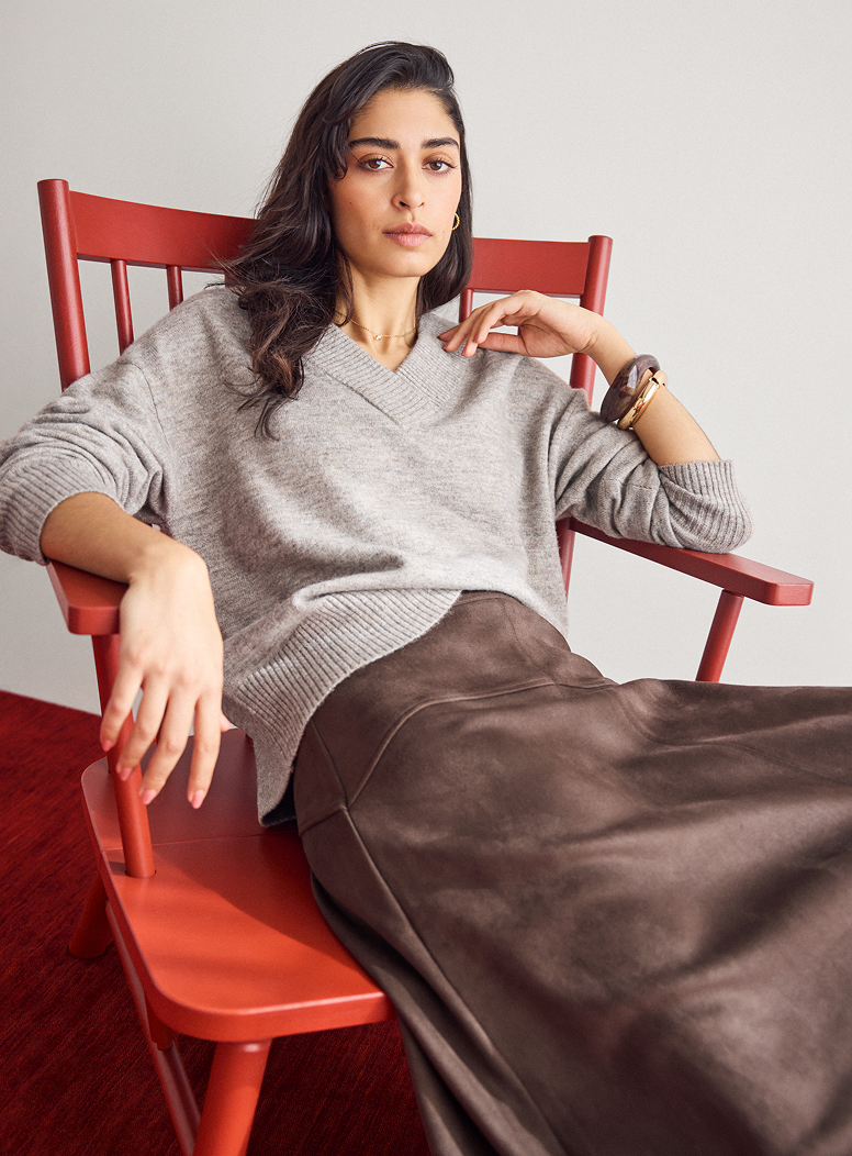 V‑neck plush lofty knit style