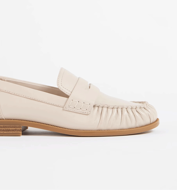 Genuine leather gathered loafers
