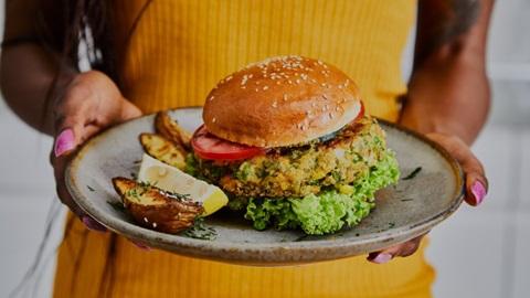 hamburger sur un plateau