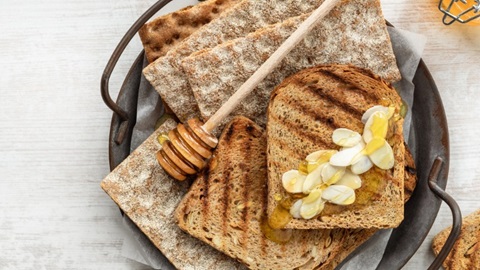 pain grillé et biscotte