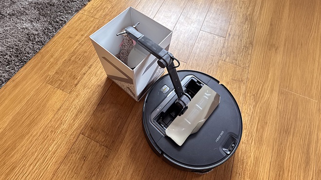 robotstofzuiger Saros Z70 met arm