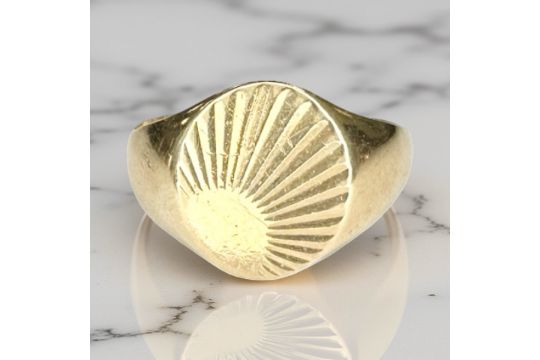 A 9ct gold signet ring