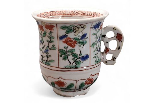 A Chinese Kangxi Famille Verte coffee cup