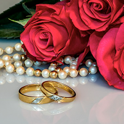 Antiques, Jewellery, Collectables & Designer Scarves