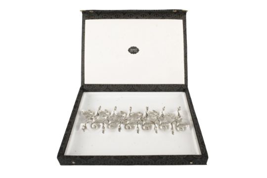 Set of silver placeholders (12)