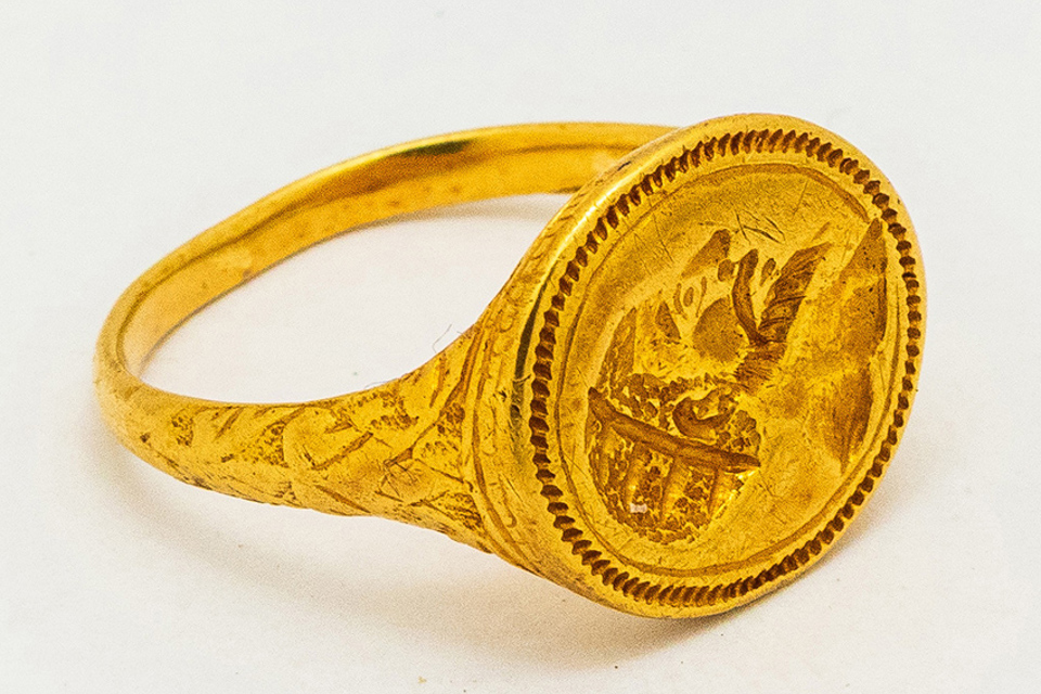 2719 FE JEWELS Potteries Ring 2