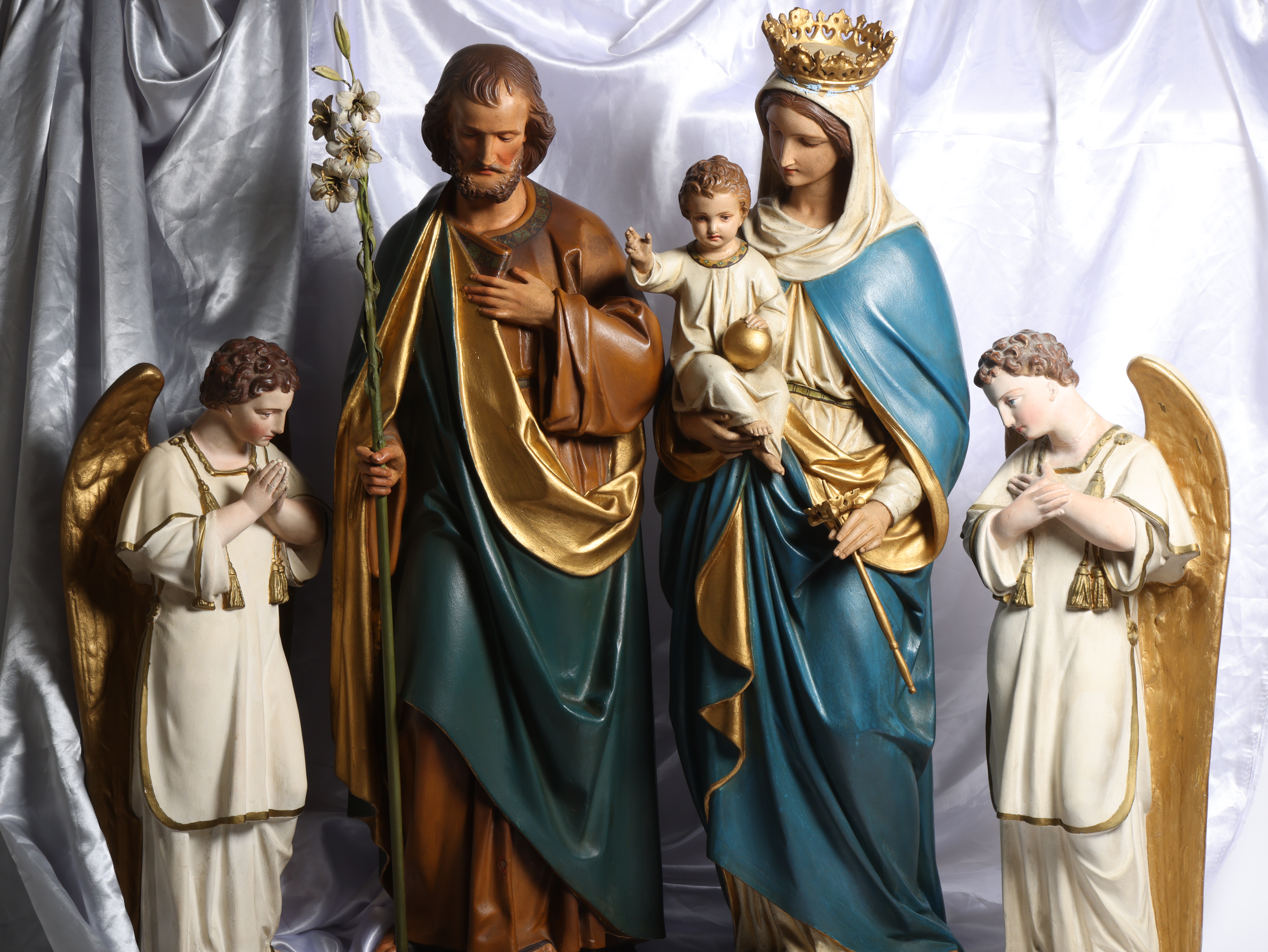 Homes & Interiors: Collectables