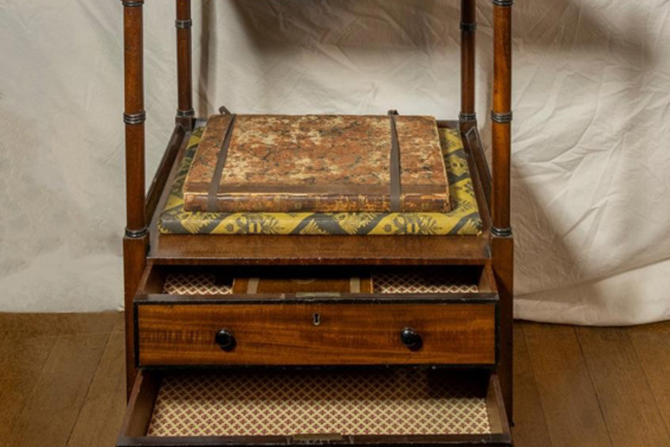 Regency mahogany ‘whatnot’