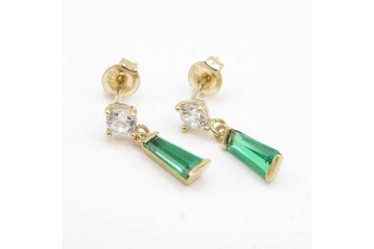 9ct gold chrome diopside earrings (0.64g)