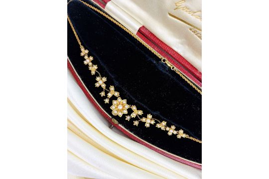 ANTIQUE 18CT YELLOW GOLD PEARL FLOWER NECKLACE IN FITTED…