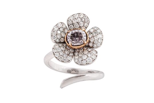 A PINK AND WHITE DIAMOND FLOWER HEAD RING