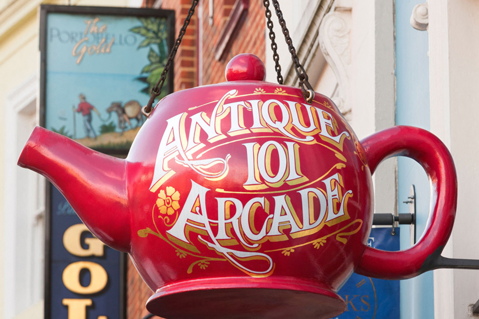 Red teapot sign