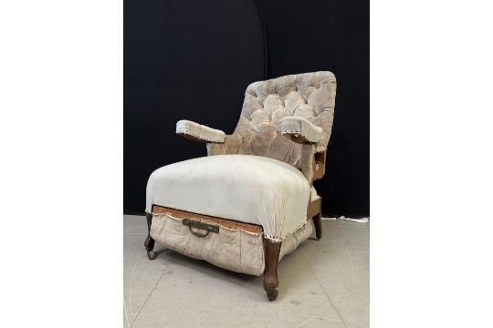 French Victorian Button Back Sleeper Chair