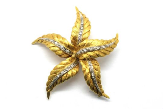 An 18ct Gold Diamond Set Brooch, of stylised leaf design